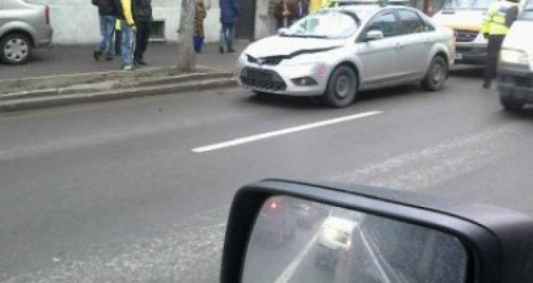 O autoutilitară a intrat în coliziune cu un autoturism, pe Ferdinand